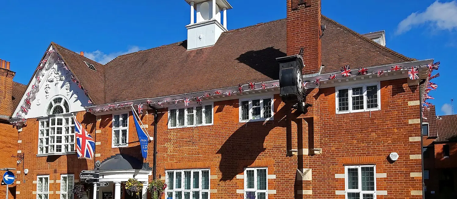 Dippenhall Taxi Service: Council Offices, Farnham
