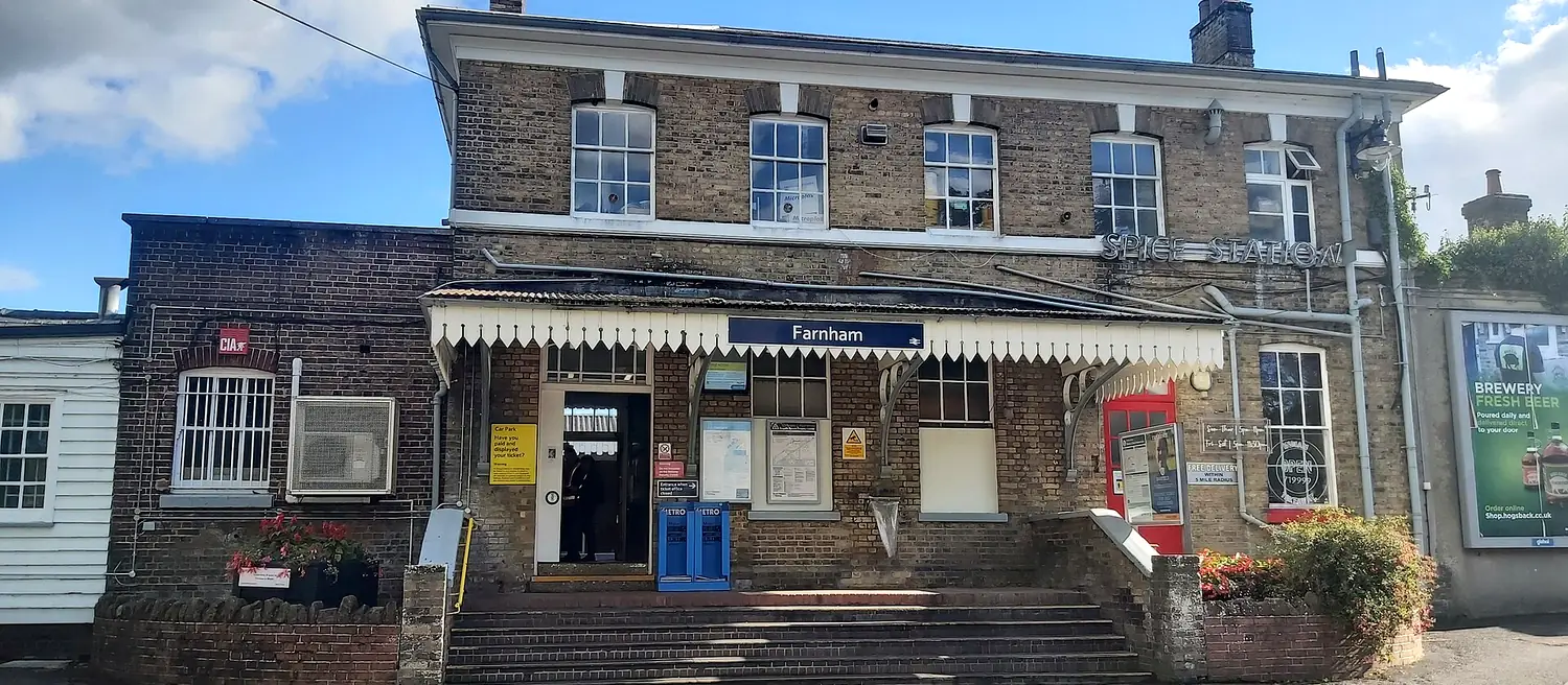 Farnham Business Account Taxi Service: Farnham railway station