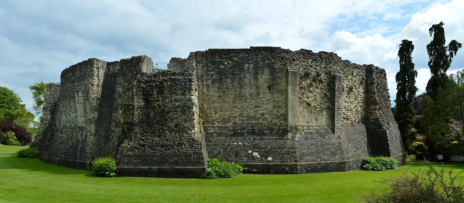 Farnham Castle Wedding Taxi Service: Farnham Castle keep