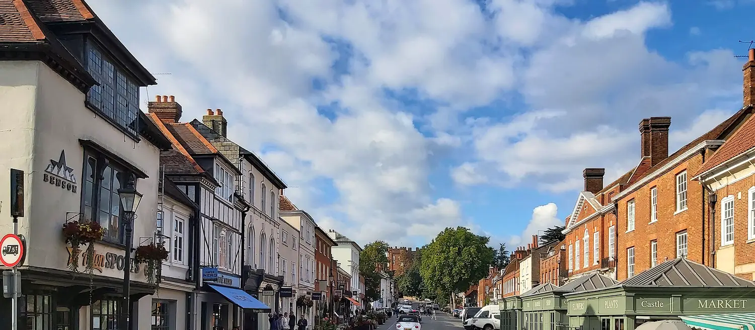 Farnham House Hotel Taxi Service: View of Castle Street Farnham looking north