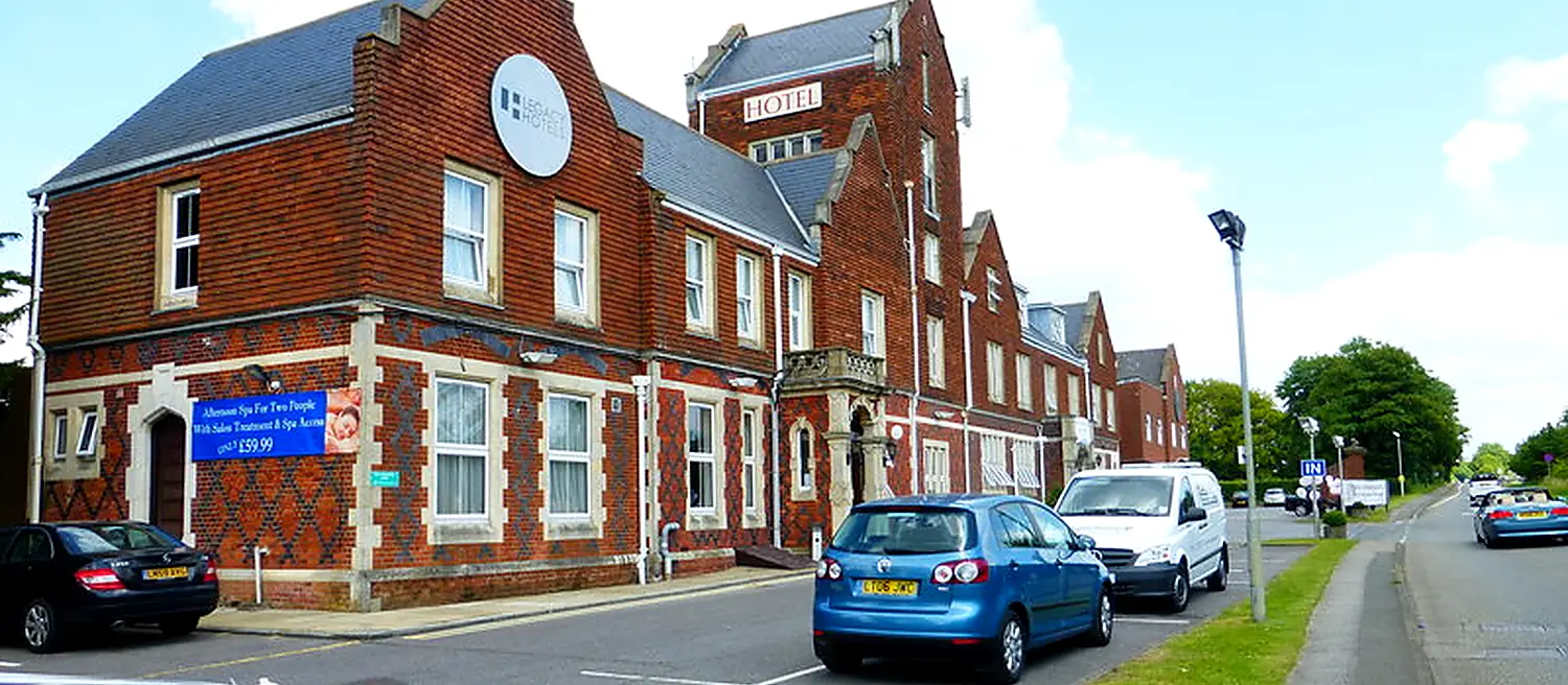 The Hogs Back Hotel Taxi Service: Hog's Back Hotel, Seale