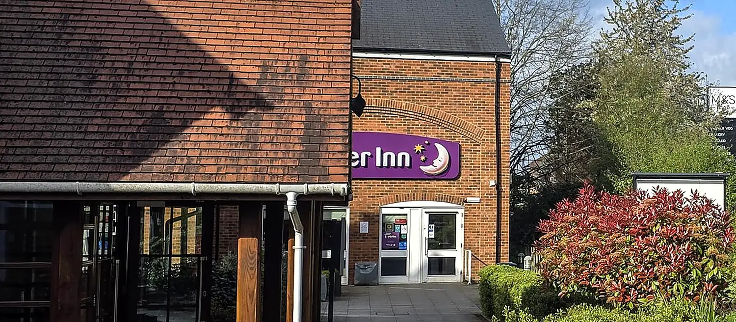 Premier Inn Farnham Taxi Service: Premier Inn, Farnham